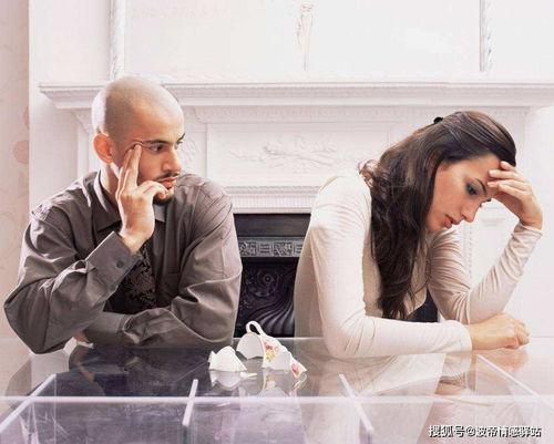 吃瓜夫妻萧宝珍免费,揭秘娱乐圈背后的甜蜜与争议  第3张