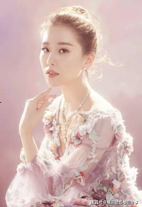 娱乐圈颜值爆料女星是谁,揭秘神秘颜值爆料女星身份 第2张 娱乐圈颜值爆料女星是谁,揭秘神秘颜值爆料女星身份 第2张