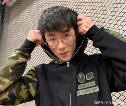 小八娱乐吃瓜的博主,揭秘娱乐圈最新吃瓜热点，带你领略明星幕后故事  第2张