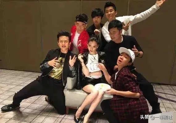 最近娱乐圈吃瓜爆料,明星恋情、丑闻大揭秘！  第2张