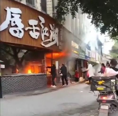 网友爆料餐厅视频大全,餐厅视频大全，揭秘美食背后的秘密  第2张