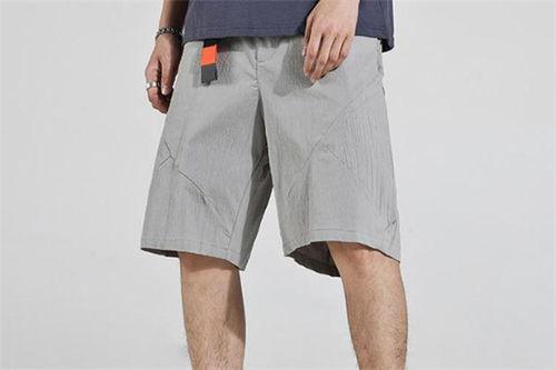 男孩短裤在线观看,男孩们的时尚盛宴在线欣赏