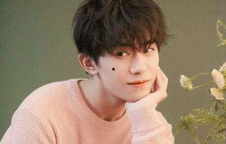 圈内爆料李现易烊千玺,两大流量小生幕后故事大揭秘  第2张