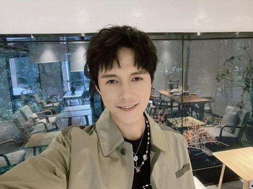 张超和女朋友的爆料视频,甜蜜瞬间与幕后故事  第2张