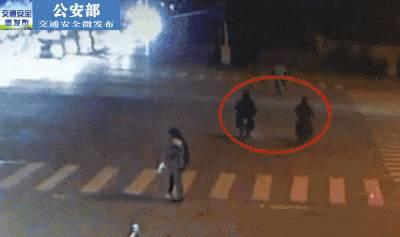 爆料闯红灯视频,惊险一幕！闯红灯视频引发网友热议