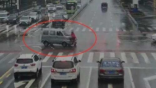 爆料闯红灯视频,惊险一幕！闯红灯视频引发网友热议  第2张